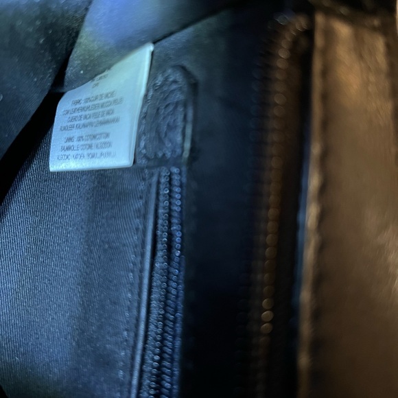 Ladies DDP leather shoulder bag with strap black and pink - Picture 9 of 15